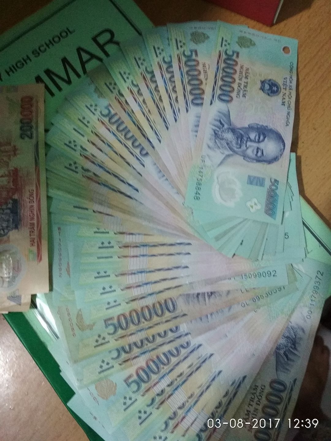 Số tiền mình tự tiết kiệm để mua xe máy đi học